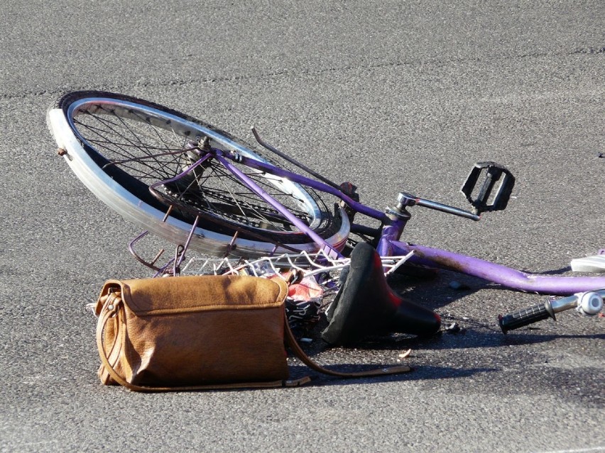 Śmiertelne potrącenie rowerzystki w Sieradzu. Zginęła 58-letnia kobieta