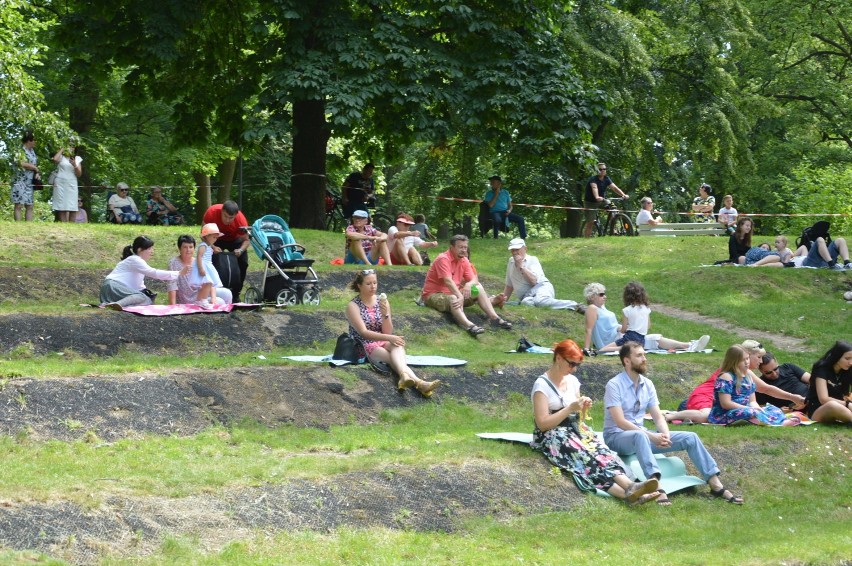 "Muzyczne śniadanie na trawie" w parku w Skierniewicach