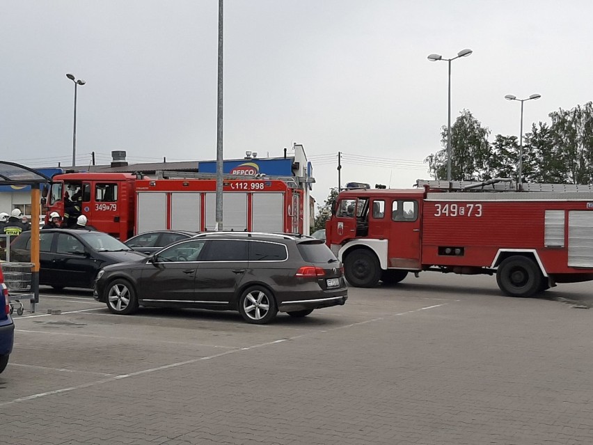 Ewakuacja klientów i pracowników z Biedronki w Sulejowie....