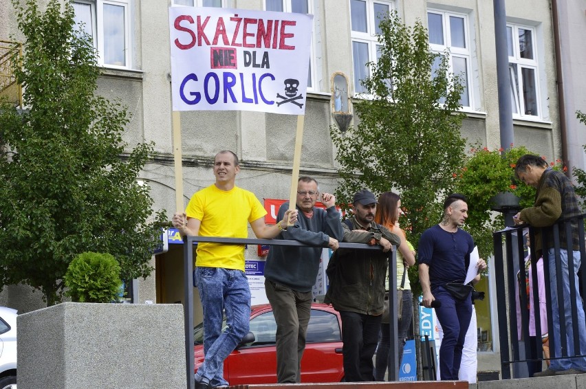 Protest w Gorlicach. Dwieście osób krzyczało pod ratuszem