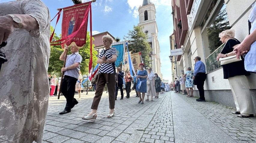 Msza św. rozpoczynająca procesję Bożego Ciała w Zielonej...