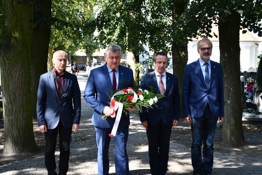 82. rocznica wybuchu II wojny światowej. Złożono kwiaty w lokalnych miejscach pamięci