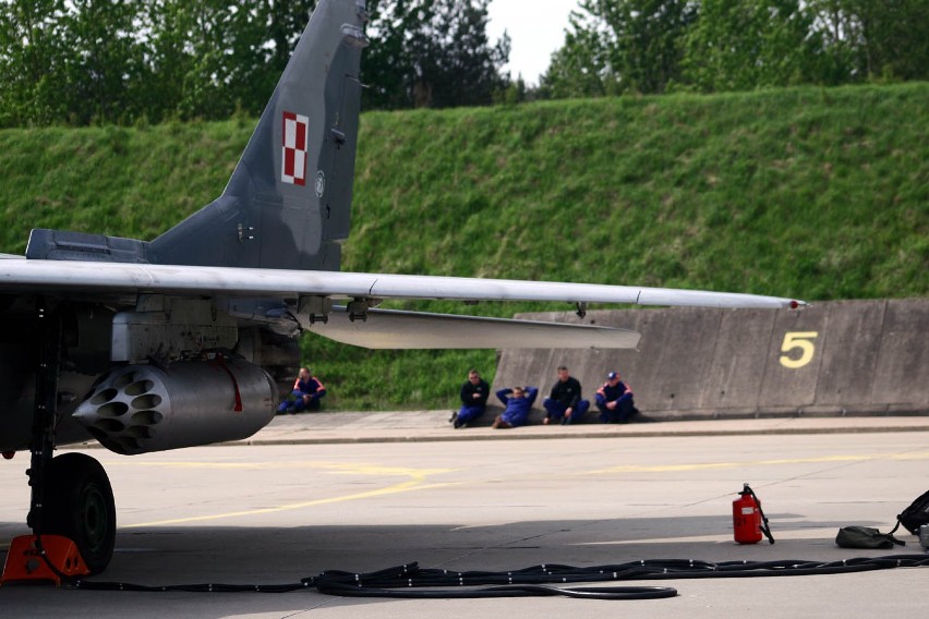 Mirosławiec. Ćwiczenia Kondor-12. MiGi i Su-22 ćwiczyły na lotnisku w Mirosławcu [ZDJĘCIA i WIDEO]