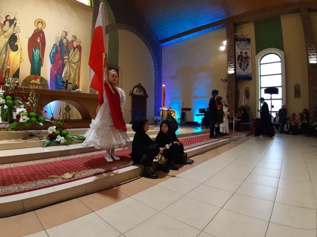 Patriotyczna inscenizacja przygotowana rok temu przez dzieci w kościele Ducha Świętego w Szczecinku