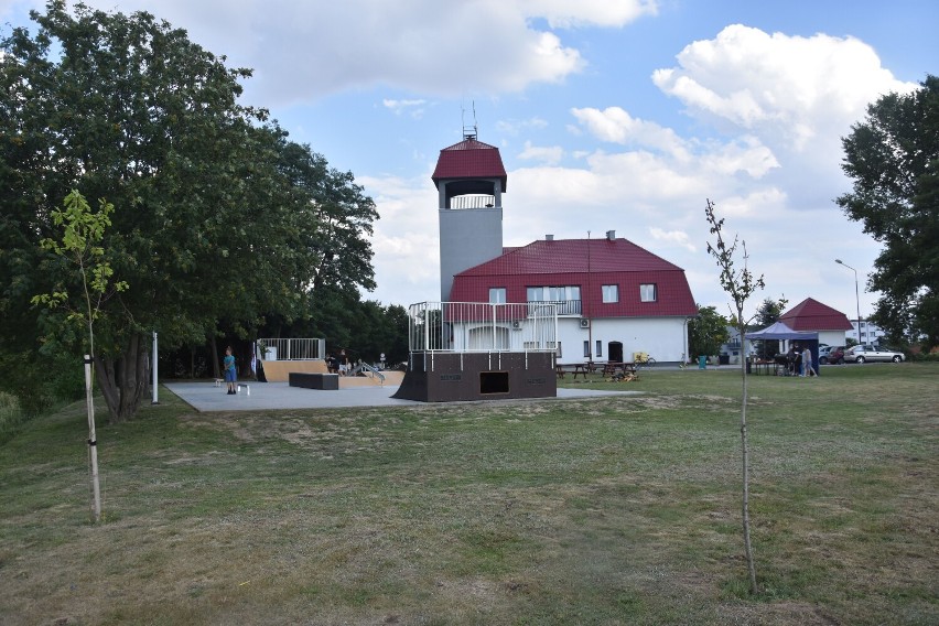 Nowe miejsce dla młodzieży w Książu Wlkp. Skate park oficjalnie otwarty [zdjęcia]