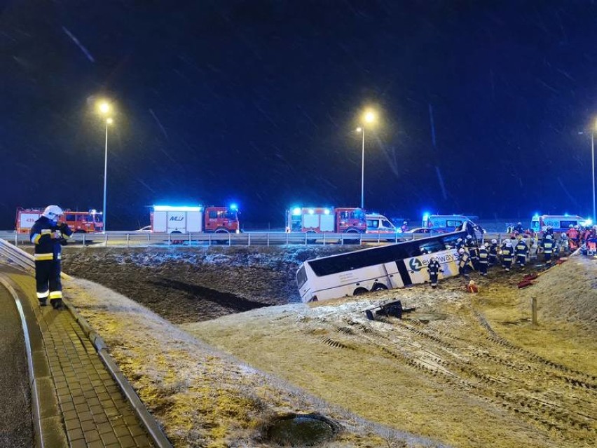 Kolejny wypadek ukraińskiego autobusu na autostradzie A4 pomiędzy Jarosławiem a Przemyślem. W tym samym miejscu co dwa tygodnie temu [FOTO]