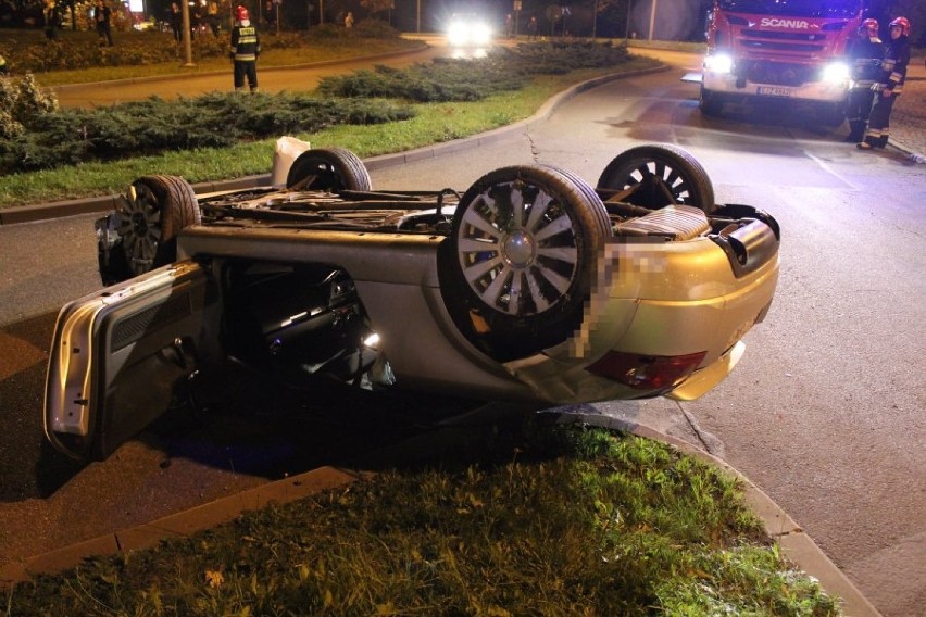 Wypadek w Jastrzębiu: Samochód dachował w centrum Jastrzębia ZDJĘCIA
