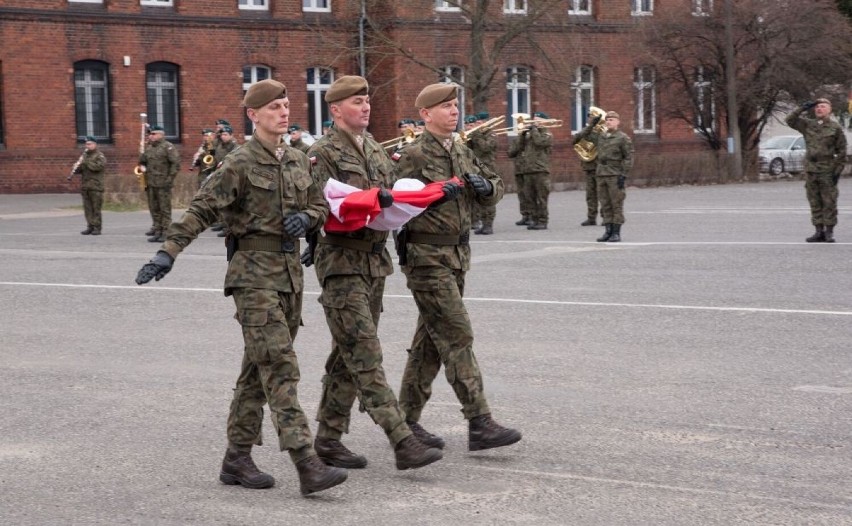 Przed przysięgą żołnierze przeszli 16-dniowe szkolenie,...