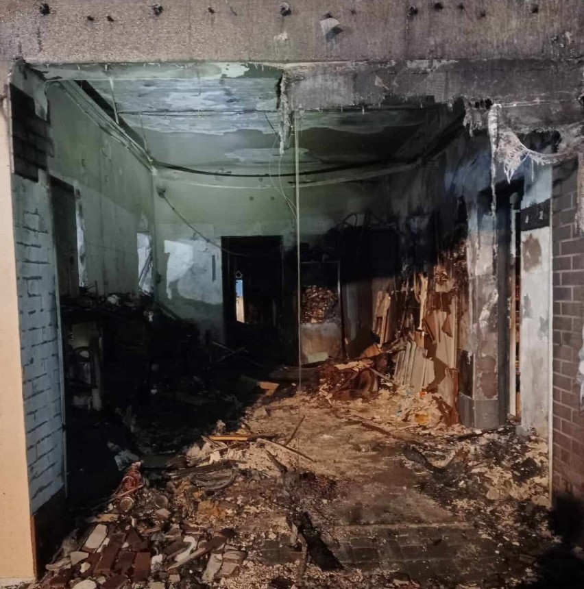 Nocny pożar koło Malborka. W Cisach spłonął garaż w domu jednorodzinnym, zagrożona była część mieszkalna