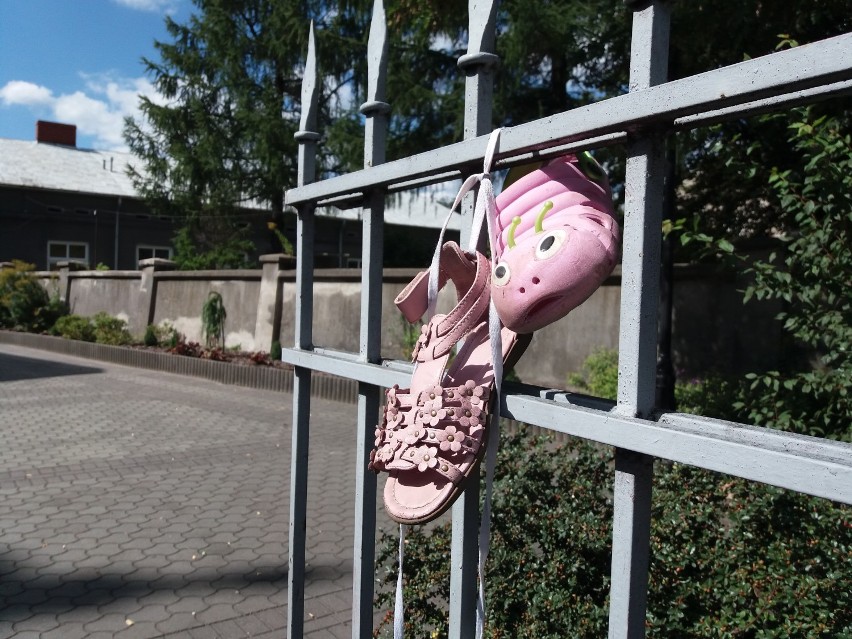 Baby Shoes Remember - protest przeciw pedofilii księży także...