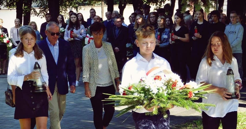 Obchody rocznicy spalenia Złoczewa 2021. We wrześniu 1939 roku niemieccy najeźdźcy zniszczyli miasto i zabili 200 mieszkańców ZDJĘCIA