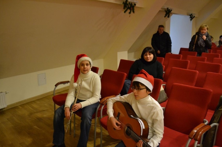 Szkoła muzyczna z Rydułtów kolędowała na Zamku Piastowskim w Raciborzu