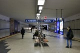 "Reklamoza" na stacjach pierwszej linii metra. "Sposób na obniżenie kosztu przejazdów" kontra niezadowolenie mieszkańców