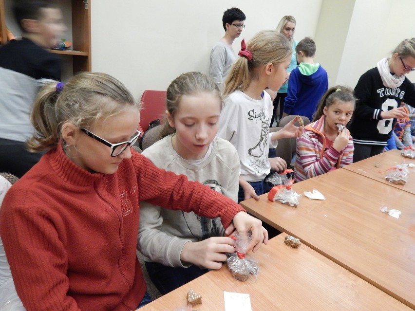 Grupy uczniów ze szkół podstawowych odwiedziły Pedagogiczną...