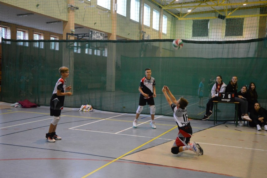 Siatkówka. Dawidowski i Partyka z MVP a ich drużyny SPS Lębork wygrały turniej Glinki