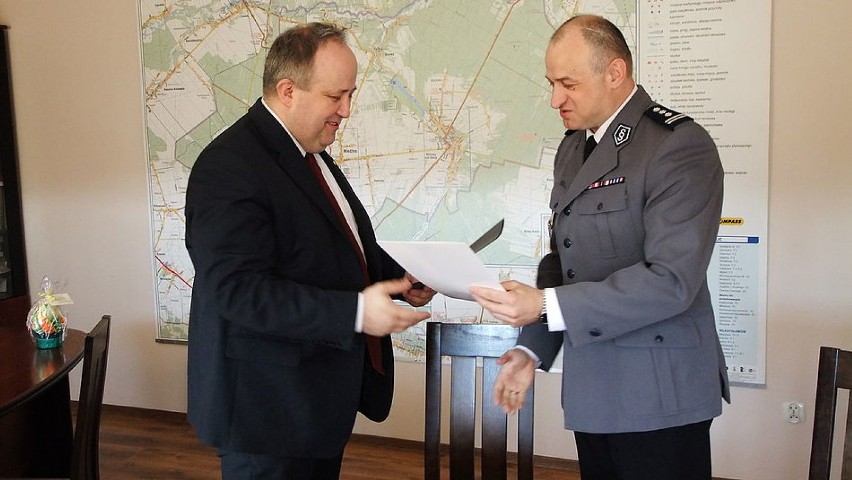 Posterunek Policji w Miedźnie coraz bliżej. Gmina przekazała ziemię