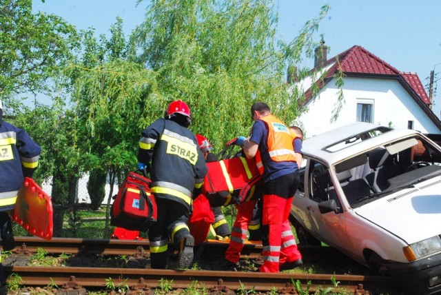 Wypadek w Jarocinie: Drezyna zderzyła się z samochodem