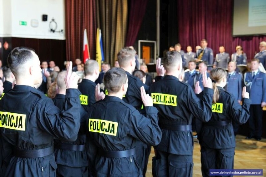 Przysięgę złożyło 47 nowych policjantów przyjętych do służby...
