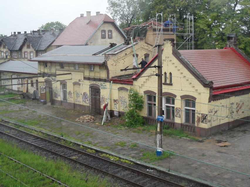 Remontowany budynek dworca PKP w Radzionkowie