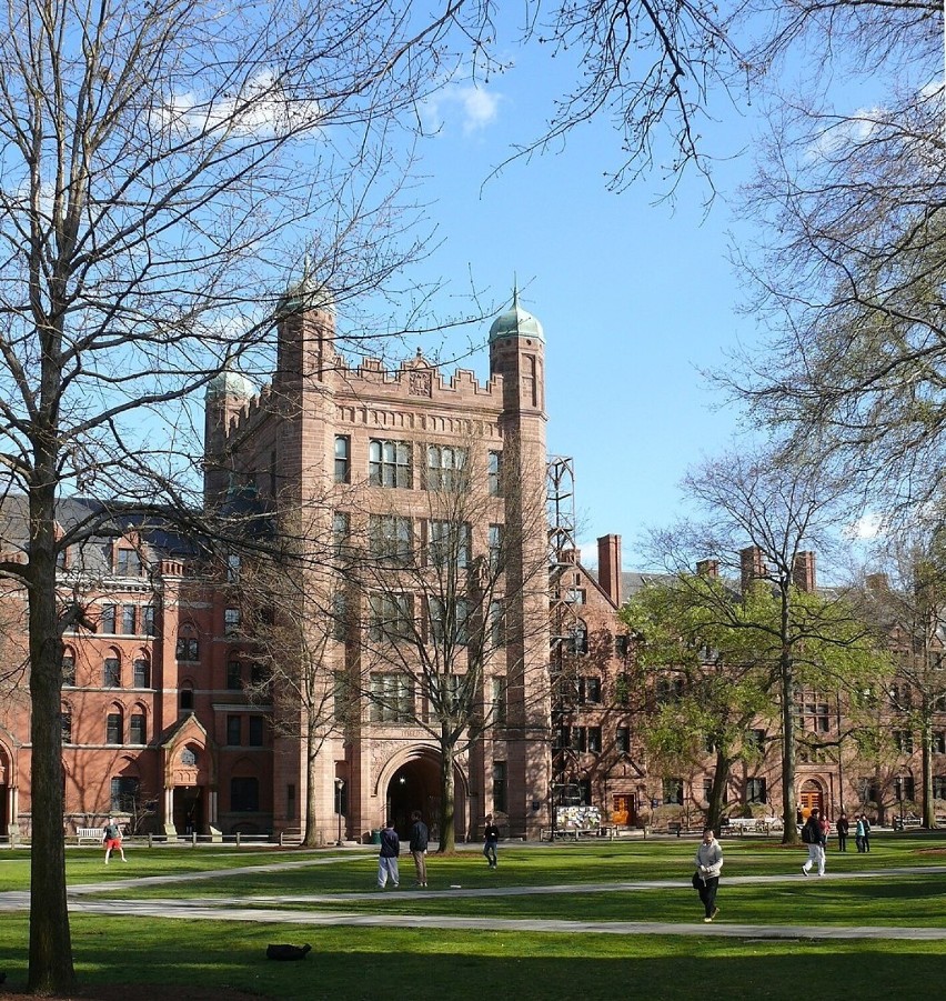 Yale University zostało założone w 1701 roku i stanowi...