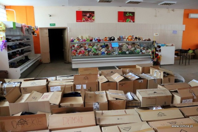 Oddział Punktu Pomocy Humanitarnej przeznaczony do zbiórki i wydawania odzieży oraz obuwia znajduje się przy ul. Bernatowicza 6