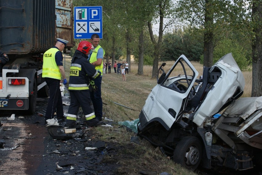 Tragiczny wypadek drogowy na starej ósemce w Wieruszowie. Nie żyje 31-letni mężczyzna[ZDJĘCIA]