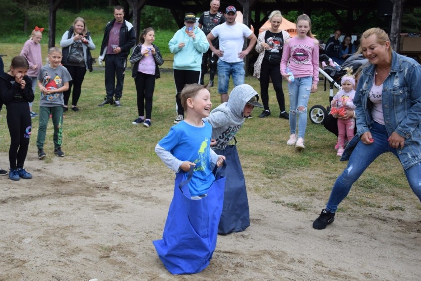 Twardziele o miękkich sercach z Miastka zorganizowali Dzień Dziecka w Słosinku