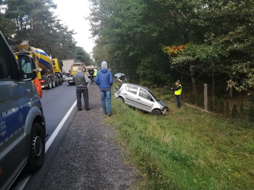 Wypadek na DK 91 w okolicach Radomska. Czołowe zderzenie na wysokości Borowiecka