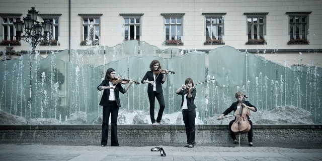 Przesyłam oficjalne zdjęcie Kwartetu Smyczkowego The Sound Quartet. 
Pozdrawiam,
manager TSQ Łukasz Środula
