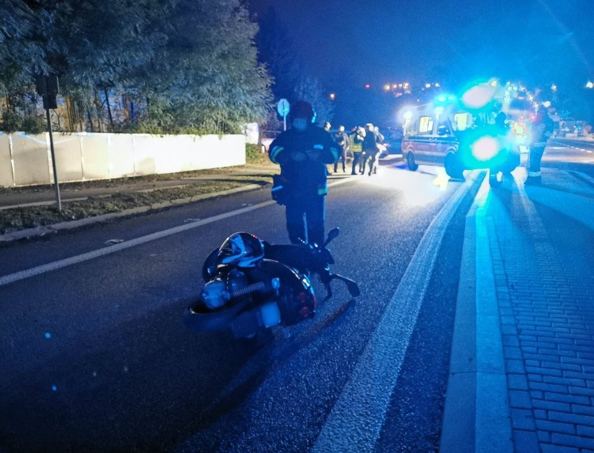 Kierujący skuterem ranny w wypadku na DK nr 77 w Żurawicy. Jednoślad zderzył się z oplem [ZDJĘCIA]