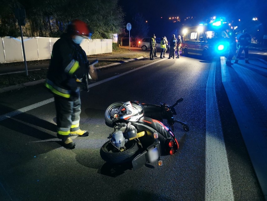 Kierujący skuterem ranny w wypadku na DK nr 77 w Żurawicy. Jednoślad zderzył się z oplem [ZDJĘCIA]
