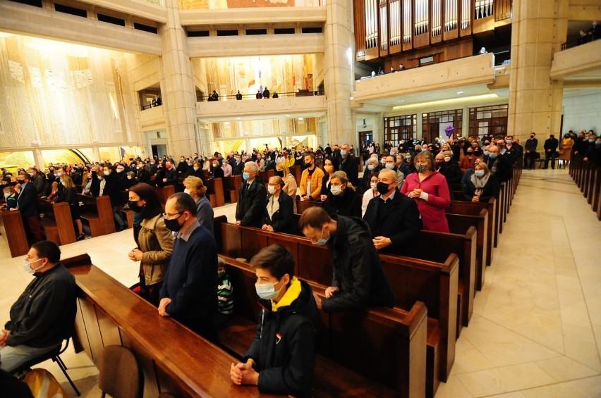 Liturgia Męki Pańskiej z udziałem abp. Marka Jędraszewskiego...