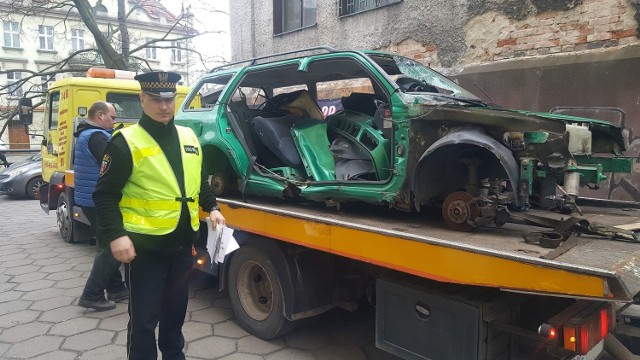 Wraki znikają z kaliskich ulic. W Kaliszu jest około 100 porzuconych pojazdów