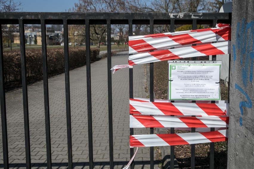 Obowiązuje zakaz wchodzenia do parków, w tym także na Błonia