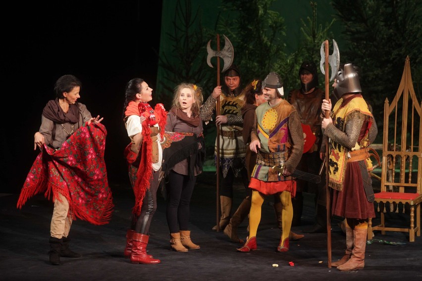 Uczestnicy spektaklu Lady Robin Hood