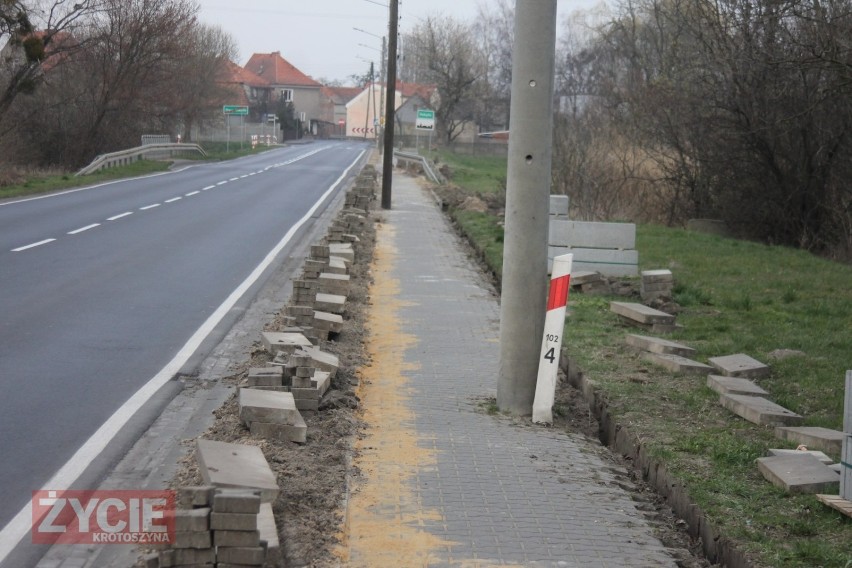 Remont chodnika przy krajówce w Starym Kobylinie [ZDJĘCIA] 