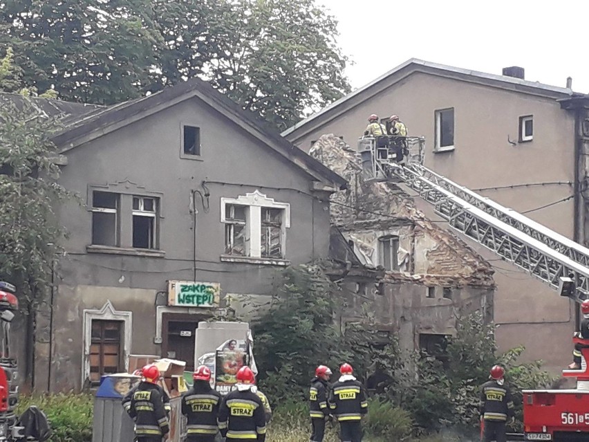 Zawalił się dach budynku przy ulicy Sobieskiego w Siemianowicach Śląskich [ZDJĘCIA, WIDEO]