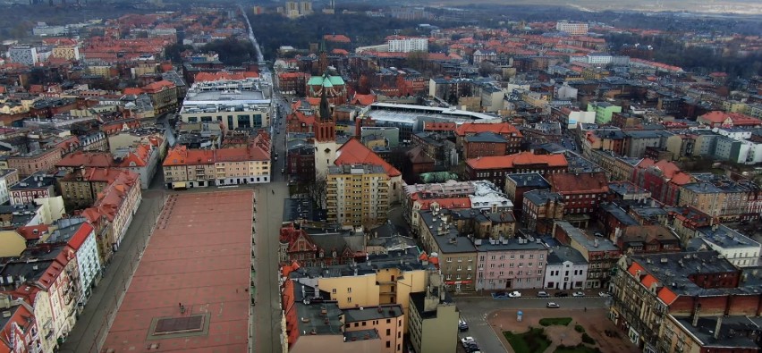 Na wideo zatytułowanym „Nastała Cisza” widzimy m.in....