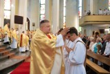 Święcenia kapłańskie 2022 w katedrze rzeszowskiej. Biskup Jan Wątroba wyświęcił 11 diakonów [ZDJĘCIA]
