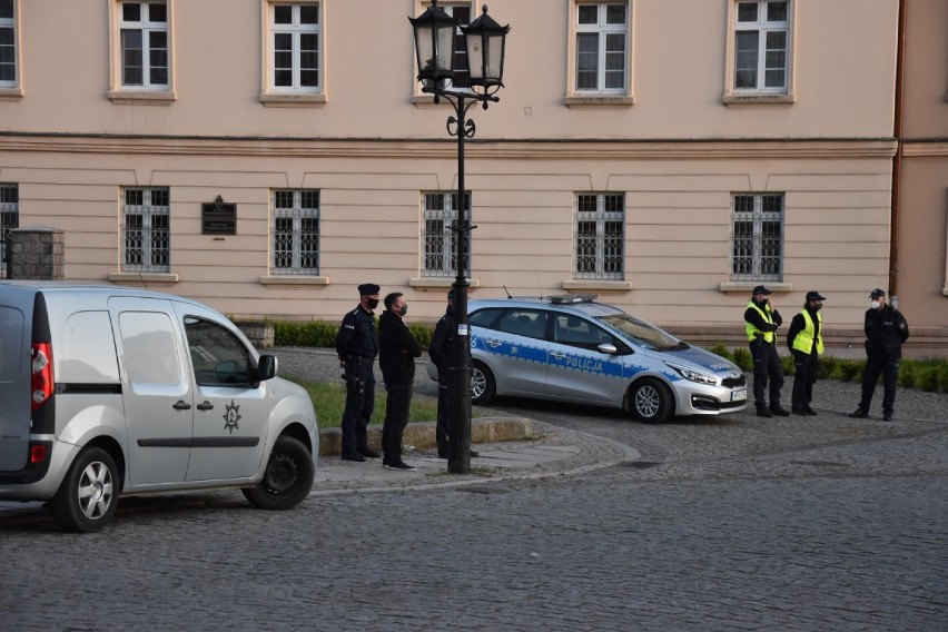 Protest "Dość zabawy w chowanego" w Gnieźnie (17.05.2020)