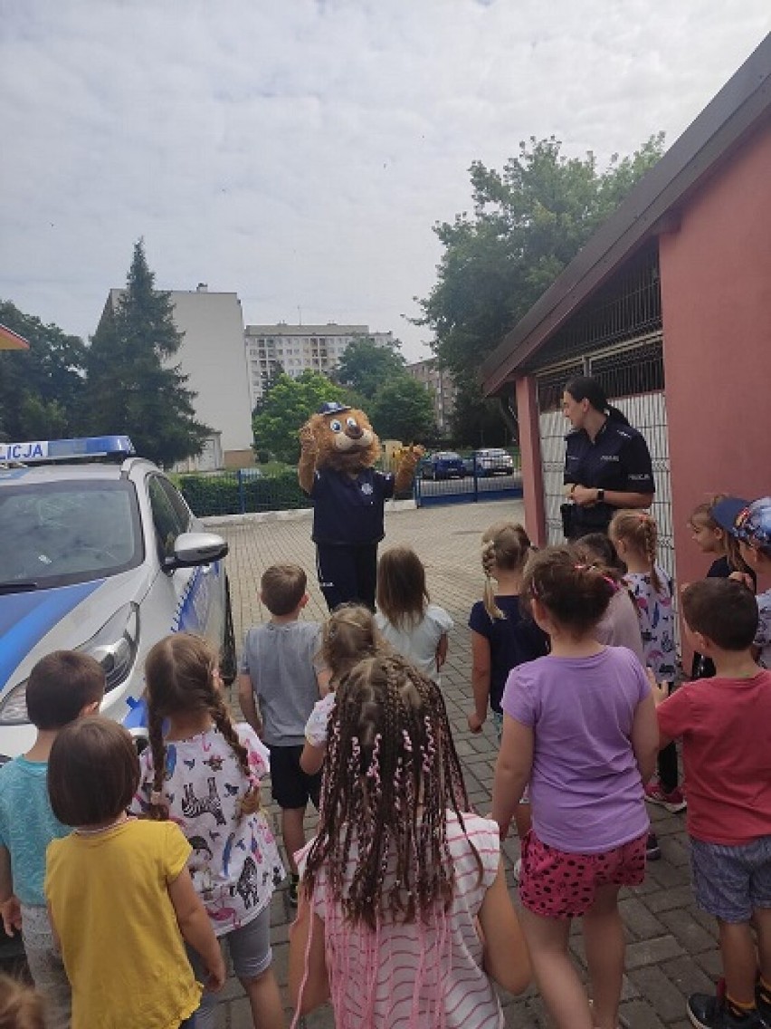 Oleśnica. Funkcjonariusze policji z wizytą u maluchów z Przedszkola nr 3 w Oleśnicy (ZDJĘCIA)