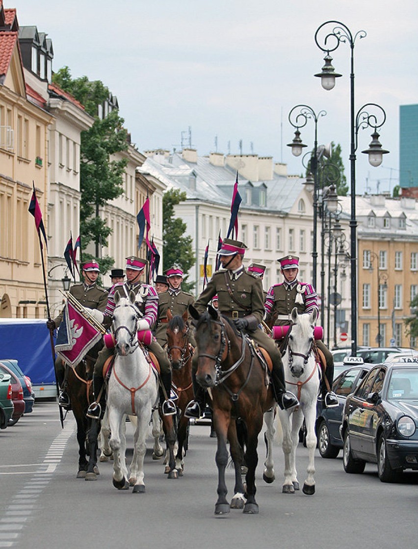 Kolumna przejechała między innymi przez Nowe Miasto i ulicą...