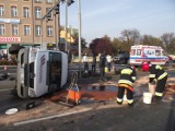 Głogów: Osobówka przewróciła busa pełnego ludzi (Foto)