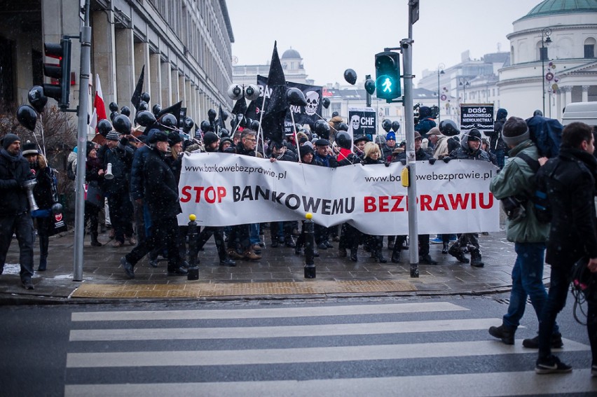 Protest frankowiczów, Warszawa. Czarna procesja oszukanych...