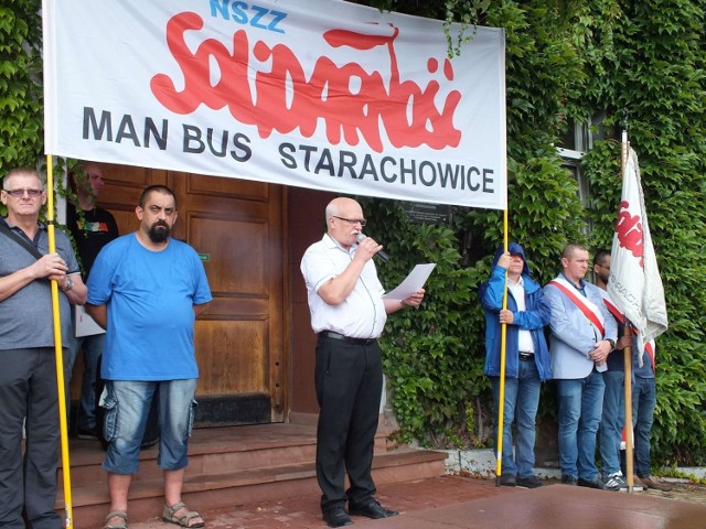 Obchody rocznicy Solidarności w Starachowicach rozpoczęto przed biurem głównym MAN BUS.