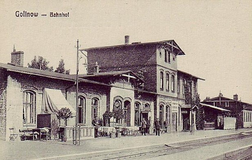 Tak przed około wiekiem wyglądał dworzec kolejowy w...