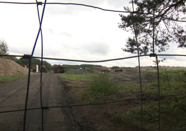 teren rekultywowanego dawnego składowiska odpadów pofabrycznych w Bobrownikach w gm. Otyń