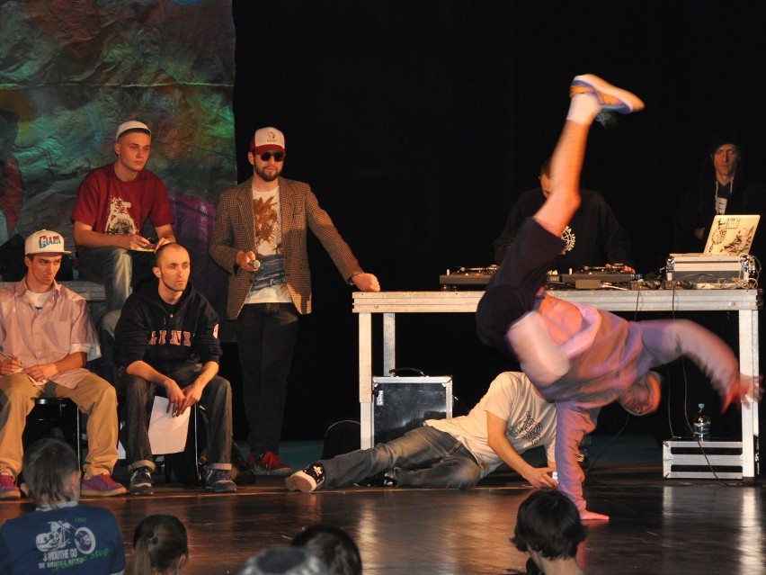 Turniej tańca break dance WYPAS POSAMPAS 2011  w MDK