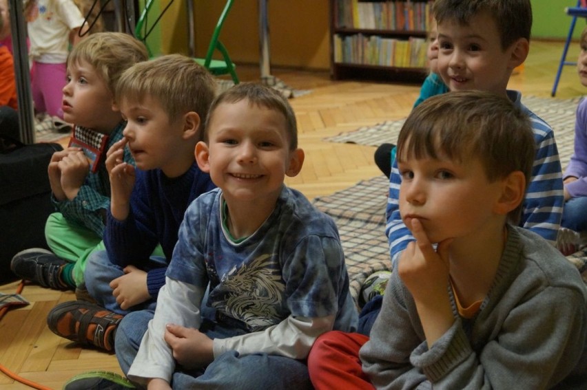 Biblioteka w Nędzy gościła znaną pisarkę, Elżbietę...