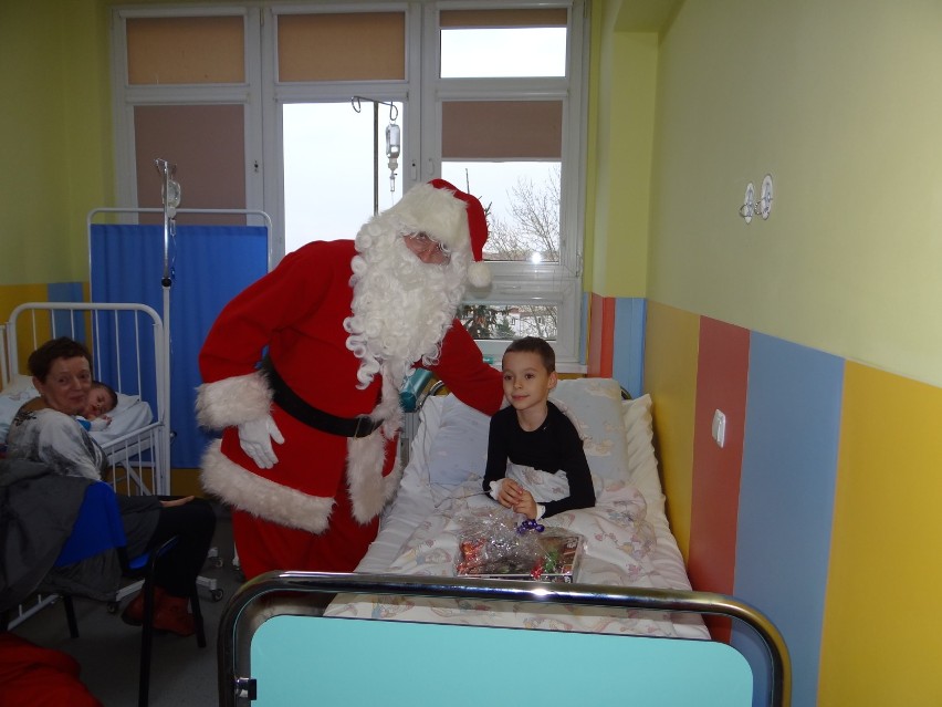 Starogard szpital: Św. Mikołaj zawitał do małych pacjentów FOTO